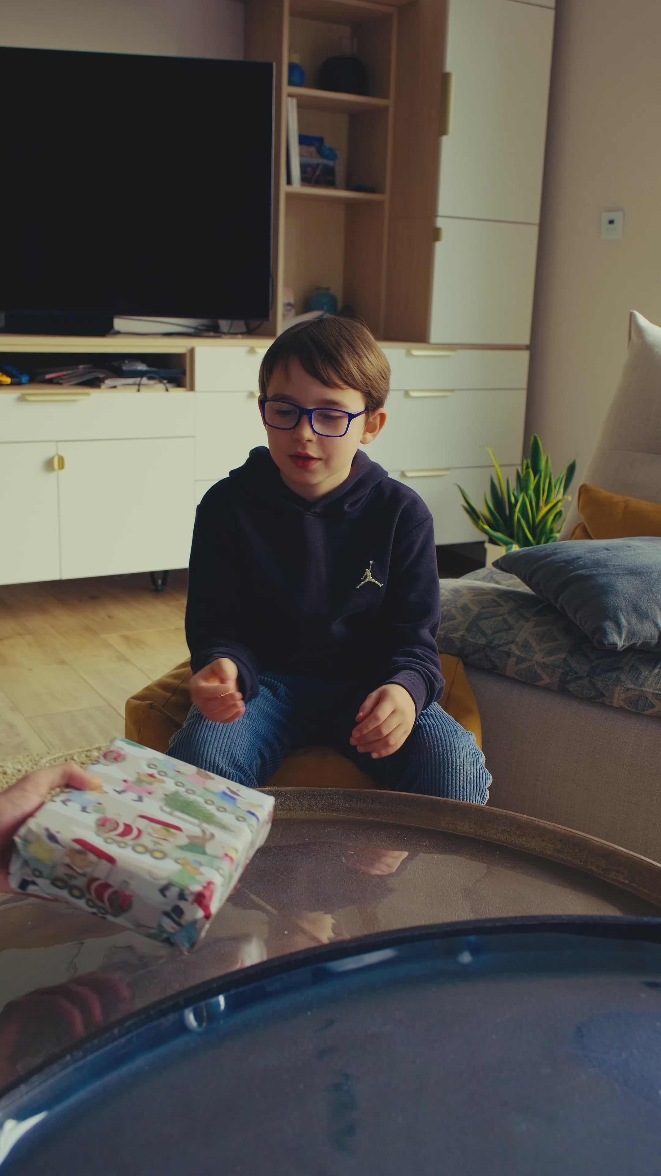 Charger la vidéo : vidéo enfant essayant appareil photo thermique teddy print 